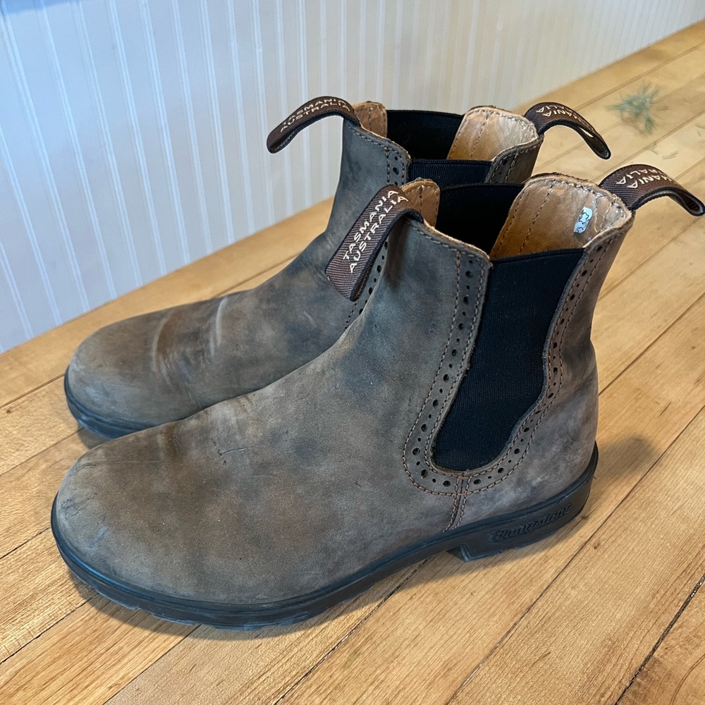 Blundstones. 7-1/2 Women’s, rustic brown